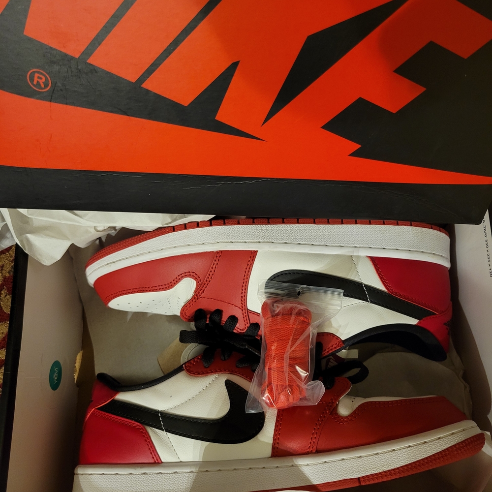 Air JORDAN 1 Low OG Chicago  Red and White Sneakers